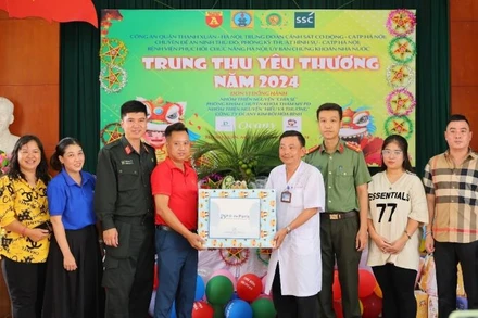 Đoàn thanh niên Ủy ban Chứng khoán Nhà nước cùng các đơn vị đồng hành tặng quà trung thu cho các cháu thiếu nhi tại Trung tâm Phục hồi chức năng Làng Hòa Bình