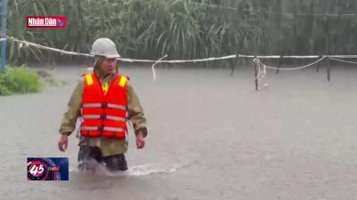 Mưa lớn kéo dài gây ngập sâu tại một số khu dân cư