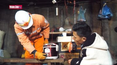 Phấn khởi đón điện lưới quốc gia dịp Tết Dương lịch