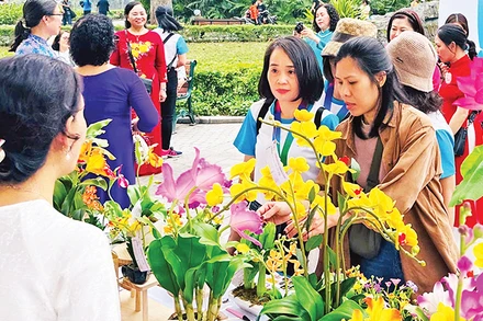 Không gian trưng bày các sản phẩm sáng tạo của nghệ nhân các làng nghề truyền thống.