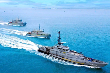 Đội hình tàu của Hải đoàn Biên phòng 38 tuần tra, kiểm soát trên vùng biển Hải Phòng. (Ảnh Hà Vinh)