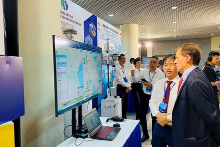 Giới thiệu các sản phẩm công nghệ trong nước.