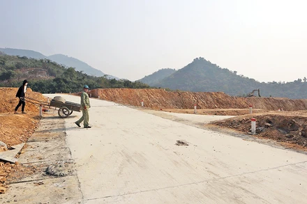 Hạ tầng khu tái định cư ở bản Hòa Sơn (xã Tà Cạ, huyện Kỳ Sơn) đã hoàn thiện.