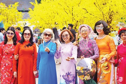 Người cao tuổi tại Thành phố Hồ Chí Minh. (Ảnh THẾ ANH)