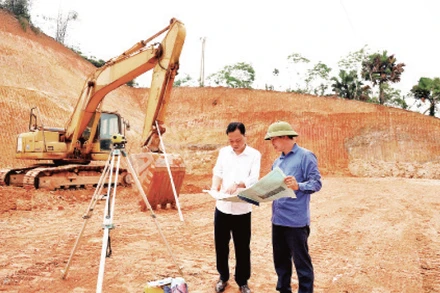 Khu tái định cư Phù Hương, xã Bạch Xa, huyện Hàm Yên mới chỉ hoàn thành san gạt mặt bằng.