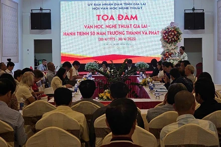 Quang cảnh buổi tọa đàm.