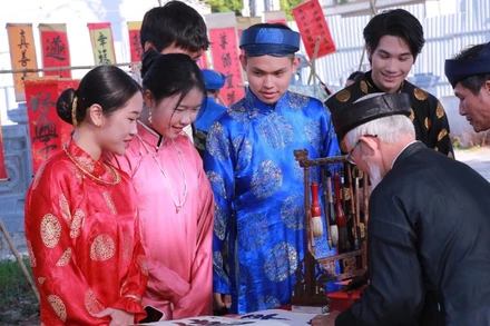 "Vũ khúc mưa xuân" có sự tham gia của các bạn trẻ yêu văn hóa Việt.