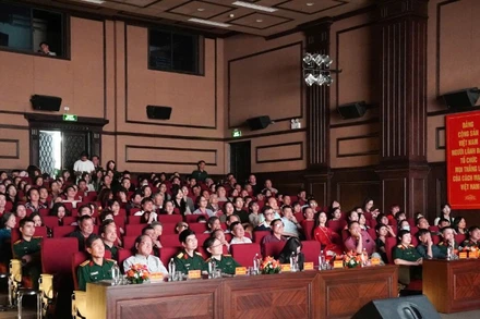 Các đại biểu và khán giả tham dự khai mạc Tuần phim.