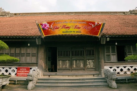 Đình làng Bát Tràng trước ngày khai hội.