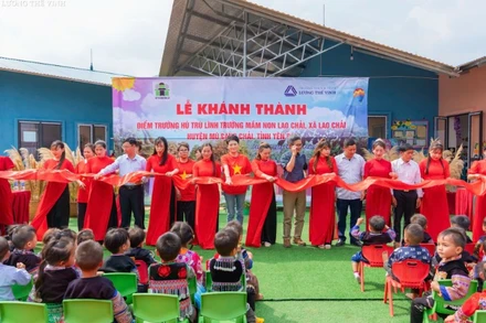 Lễ cắt băng khánh thành điểm trường Hú Trù Lình.