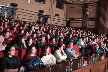 Khán giả tham gia Tuần phim của Điện ảnh quân đội nhân dân.