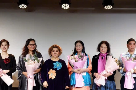 Ban lãnh đạo Trung tâm Bảo tồn Nghệ thuật biểu diễn Truyền thống Việt Nam.