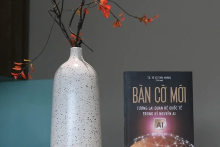 Cuốn sách "Bàn cờ mới: Tương lai quan hệ quốc tế trong kỷ nguyên AI" gồm 280 trang với 10 bài viết.