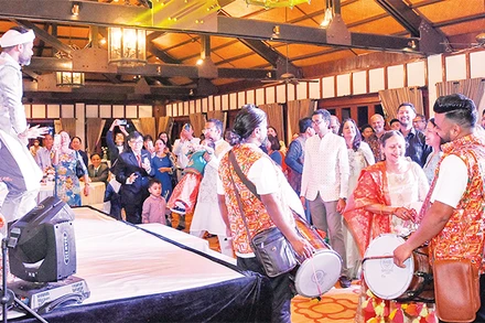 Một đám cưới của cặp đôi người Ấn Độ được tổ chức tại Furama Resort.