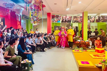 Chương trình trải nghiệm văn hóa "Tín ngưỡng thờ Mẫu: Tâm-Đẹp-Vui" tại Bảo tàng Phụ nữ Việt Nam.
