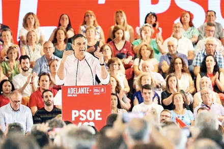 Thủ tướng đương nhiệm Pedro Sanchez phát động chiến dịch tranh cử.