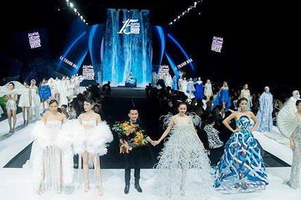 Trình diễn tại Tuần lễ Thời trang quốc tế Việt Nam.