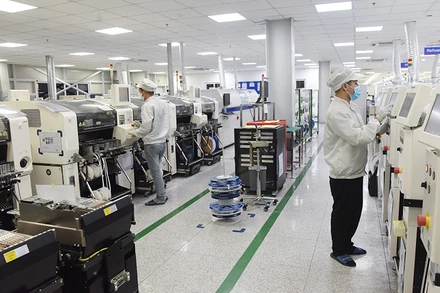 Dây chuyền sản xuất linh kiện điện tử của Công ty TNHH Bumjim Electronics Vina (100% vốn đầu tư của Hàn Quốc).