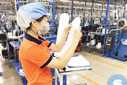 Hoạt động sản xuất tại Công ty cổ phần Dệt may Supertex (Cụm công nghiệp Thanh Oai, Hà Nội).