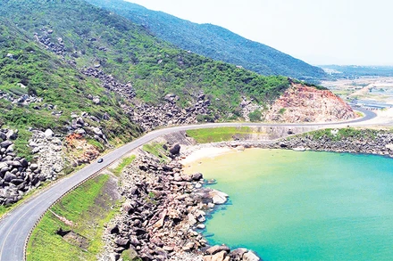 Khu vực quy hoạch xây dựng cụm công nghiệp cảng biển, trong đó có cảng nước sâu Bãi Gốc phù hợp với định hướng phát triển kinh tế-xã hội của tỉnh Phú Yên. 