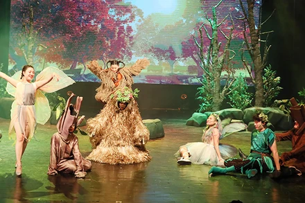 Cảnh trong vở nhạc kịch Đứa con của yêu tinh.