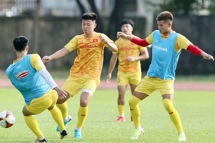 Đội tuyển U22 Việt Nam tập luyện tại Campuchia.