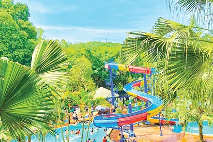 Khu du lịch Ao Vua dịp đầu hè năm 2023.