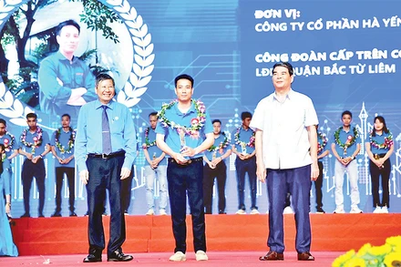 Anh Đỗ Văn Hảo tại lễ vinh danh Công nhân giỏi Thủ đô tiêu biểu năm 2023.