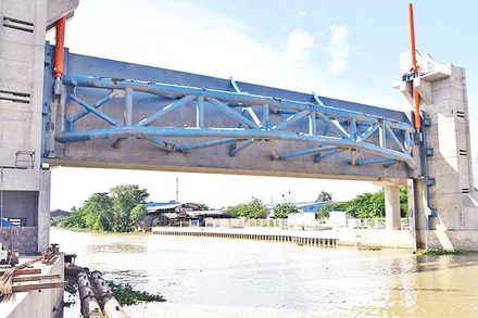 Tiền Giang chủ động vận hành các công trình thủy lợi để ngăn mặn, trữ ngọt.