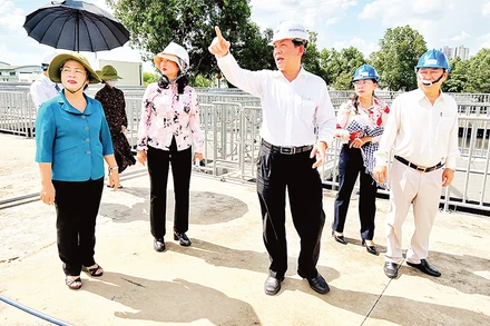 Lãnh đạo Mặt trận Tổ quốc thành phố thực hiện hoạt động giám sát đối với các dự án hạ tầng trên địa bàn.