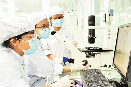 Hoạt động nghiên cứu khoa học tại Đại học Quốc gia Thành phố Hồ Chí Minh.