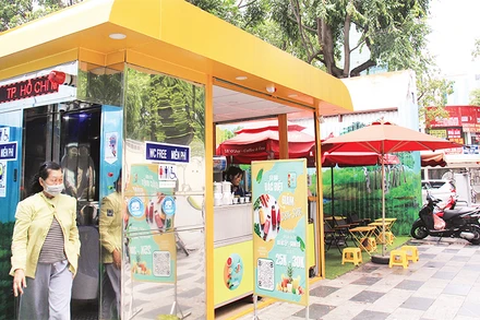 Nhà vệ sinh công cộng hiện đại, thân thiện tại khu đất số 8-12 Lê Duẩn, Quận 1. (Ảnh THẾ ANH)