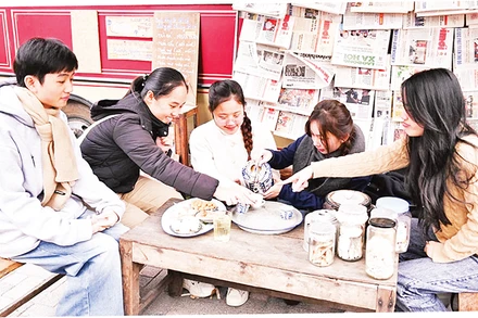 Phố đi bộ kết hợp ẩm thực đảo Ngọc-Ngũ Xã (quận Ba Đình) được xem như "tiền thân" cho một khu phát triển thương mại và văn hóa.