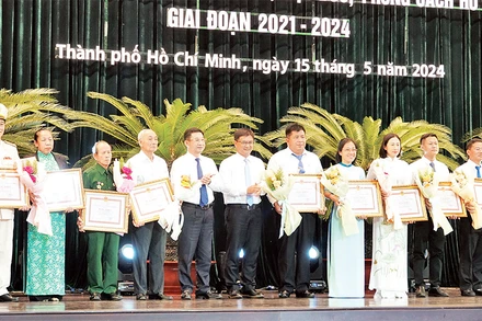 Biểu dương các gương điển hình học tập và làm theo tư tưởng, đạo đức và phong cách Hồ Chí Minh giai đoạn 2021-2024.