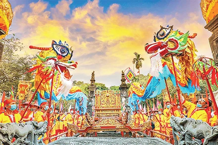 Lễ hội Trường Yên, Hoa Lư, Ninh Bình. (Ảnh: TRƯỜNG HUY)