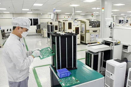 Sản xuất linh kiện điện tử ở Công ty TNHH Bumjin Electronics Vina. (Ảnh AN AN)