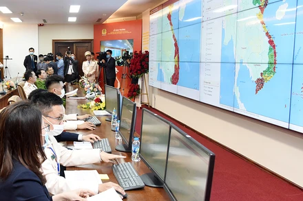 Vận hành Hệ thống cơ sở dữ liệu quốc gia về dân cư. (Ảnh TRẦN HÀ)