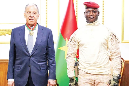 Cuộc gặp giữa Bộ trưởng Ngoại giao Nga và Tổng thống Burkina Faso.