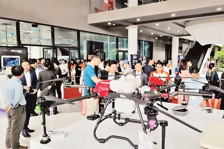 Các sản phẩm công nghệ cao được trưng bày tại lễ kỷ niệm 20 năm thành lập Khu Công nghệ cao Thành phố Hồ Chí Minh.