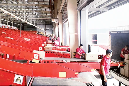 Hệ thống phân loại, xử lý hàng hóa của J&T Express.