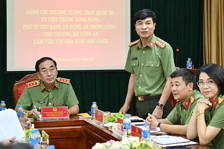 Thượng tướng Trần Quốc Tỏ, Ủy viên Trung ương Đảng, Thứ trưởng Bộ Công an, Phó Bí thư Đảng ủy Công an Trung ương kiểm tra các mặt công tác Nhà xuất bản Công an nhân dân năm 2023.