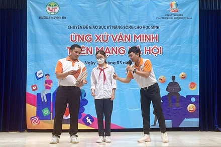 Trường THCS Vĩnh Tuy (Hà Nội) tổ chức chuyên đề giáo dục kỹ năng sống cho học sinh "Ứng xử văn minh trên mạng xã hội".