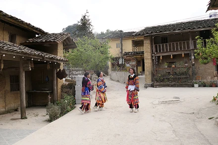 Làng văn hóa du lịch cộng đồng thôn Lô Lô Chải, xã Lũng Cú, huyện Đồng Văn (Hà Giang) lưu gĩữ nhiều nét văn hóa truyền thống.