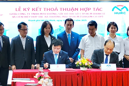 Lễ ký kết hợp tác giữa Saigon Co.op và HURC với sự chứng kiến của lãnh đạo Thành phố Hồ Chí Minh.