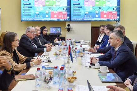 Thảo luận hợp tác giữa các nước EAEU và Cuba. (Ảnh EEC.EAEUNION.ORG)