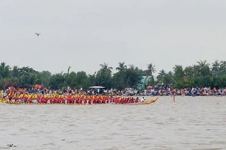 Các đơn vị tranh tài ở Giải đua ghe ngo.