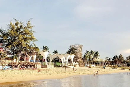 Khu nghỉ dưỡng Sunset Sanato, dự án của Công ty Cổ phần 99 Núi đang nợ thuế, lãnh đạo công ty bị tạm hoãn xuất cảnh. 