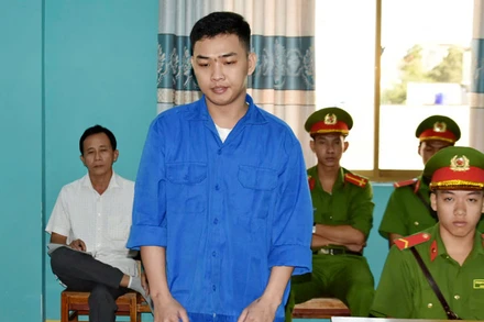 Bị cáo Lâm Cẩm Mừng tại phiên tòa sơ thẩm, sáng 14/8. 