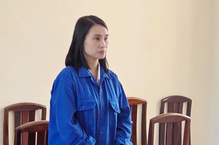 Bị cáo Triệu Thị Huyền Trang tại phiên tòa. (Ảnh: VĂN VŨ)