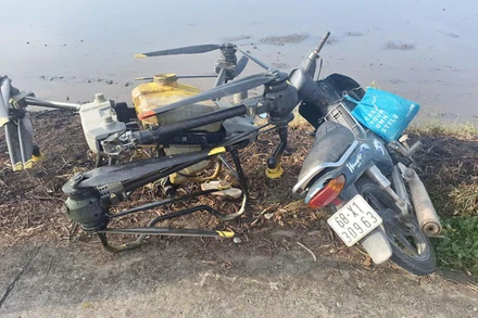 Máy bay không người lái xịt thuốc va chạm với người đi đường gây tai nạn chết người.